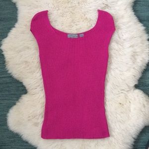 Adorable cap sleeve sweater.size M. Fitted